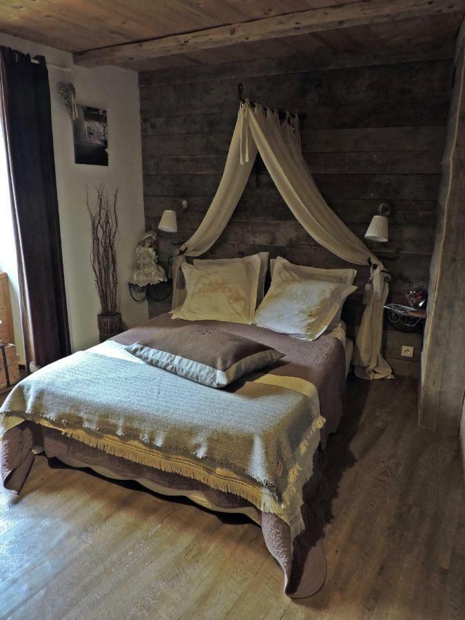 A La Bouge'Hotes Bellentre Bagian luar foto